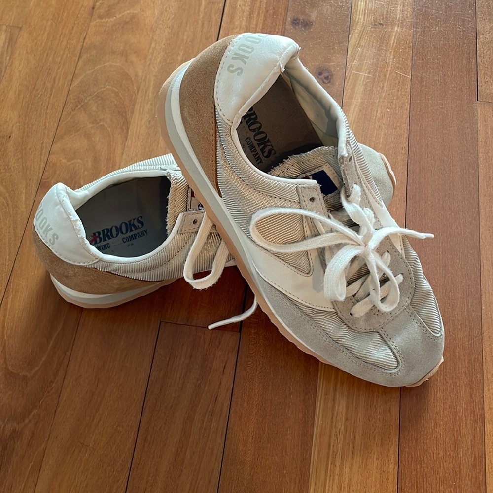 Super cute Brooks Tennies